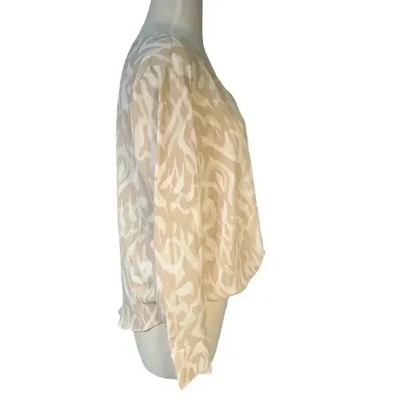 Halogen Abstract Pattern Cross Front Blouse V-Neck White/Tan Size Small NWT - Picture 6 of 11